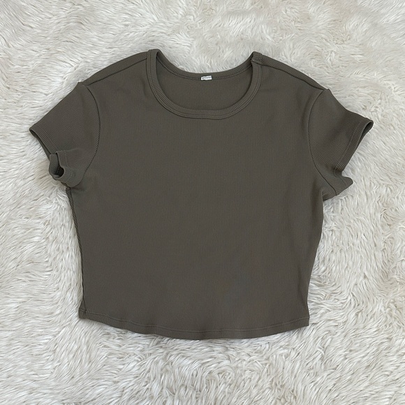 ALO Yoga ribbed Short Sleeve Crop Top - Picture 1 of 3
